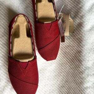TOMS Classic Canvas Slip-On Sneaker Size 7 (NWT)